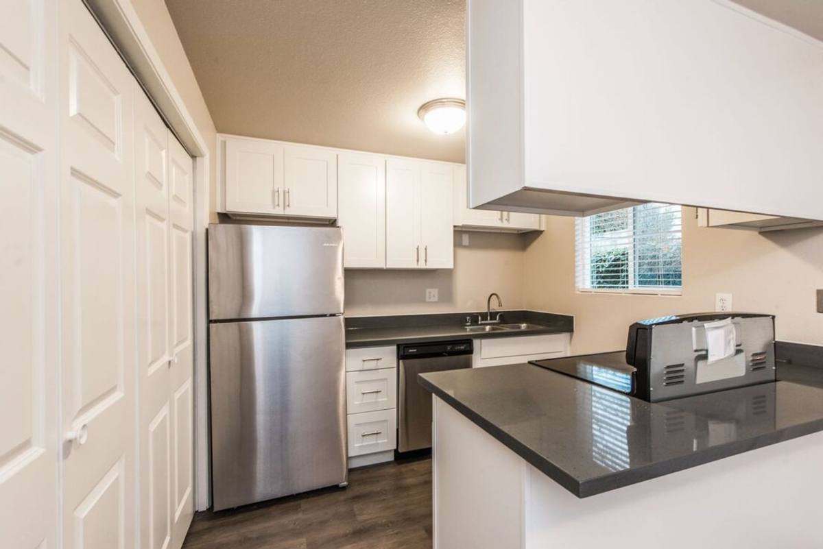 Townhouse for rent at 2707 - 2711 Mountain View Ave W, Tacoma, WA 98466