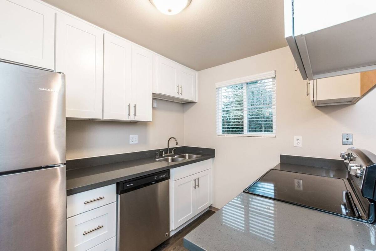 Townhouse for rent at 2707 - 2711 Mountain View Ave W, Tacoma, WA 98466