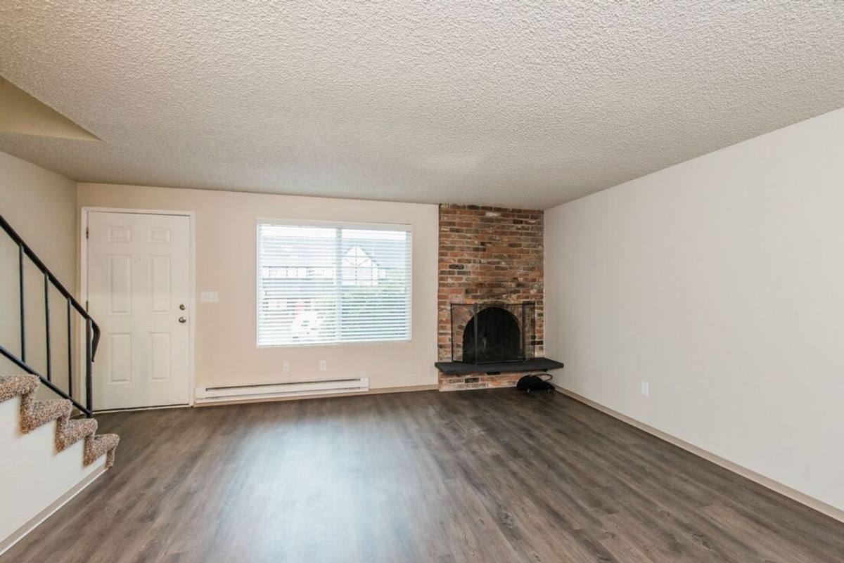 Townhouse for rent at 2707 - 2711 Mountain View Ave W, Tacoma, WA 98466