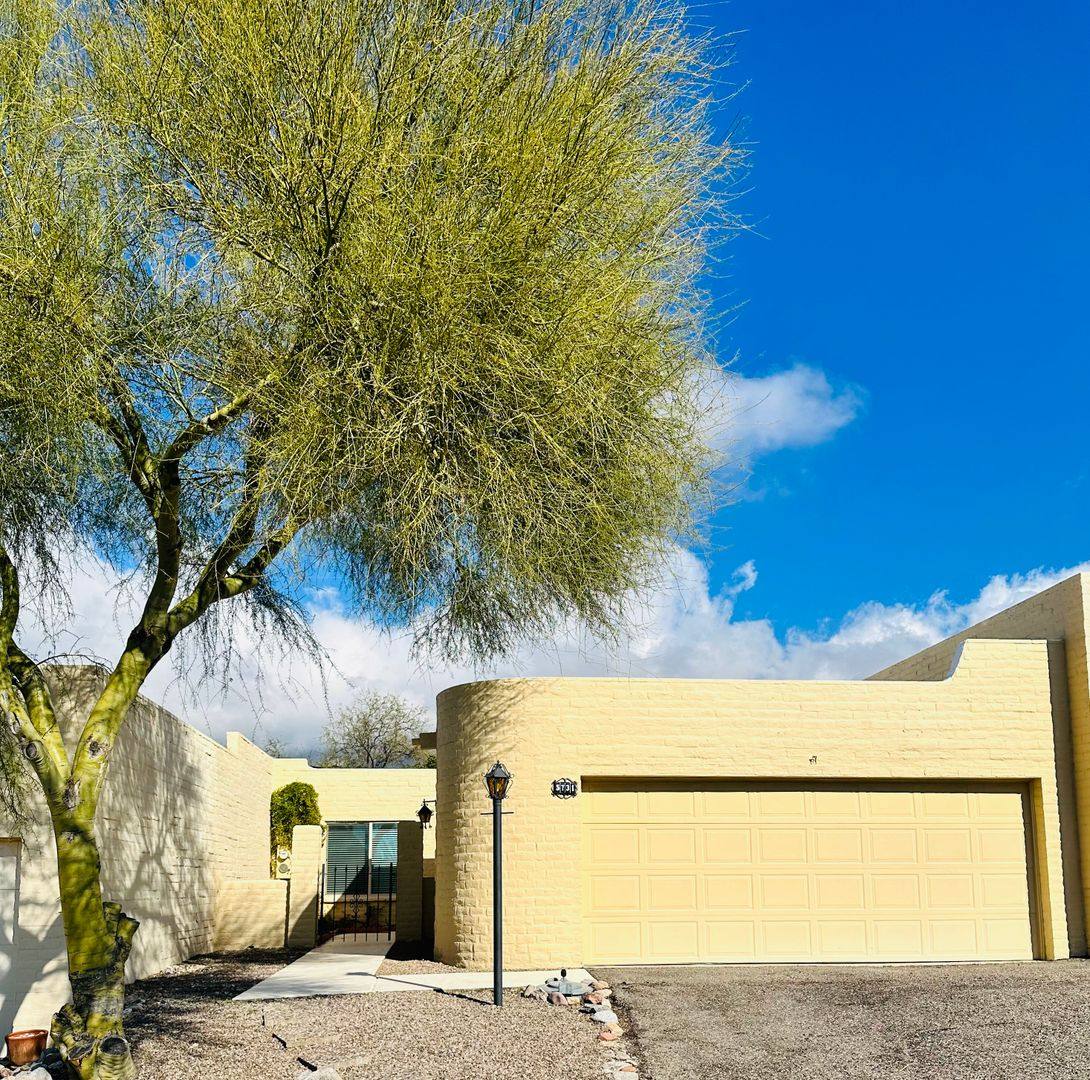Townhouse for rent at 5731 E Paseo Del Cenador, Tucson, AZ 85750