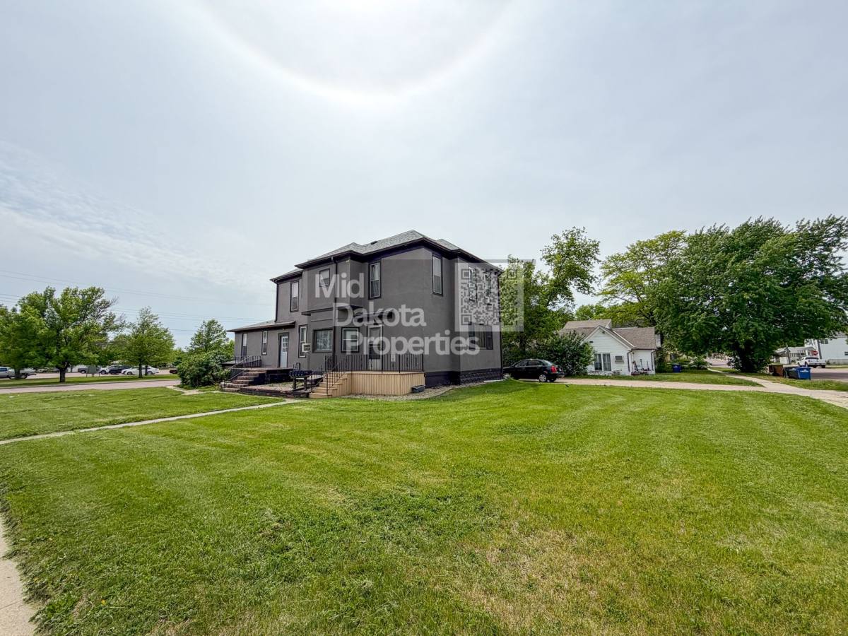 Apartment for rent at 221 E 9th Ave, Mitchell, SD 57301