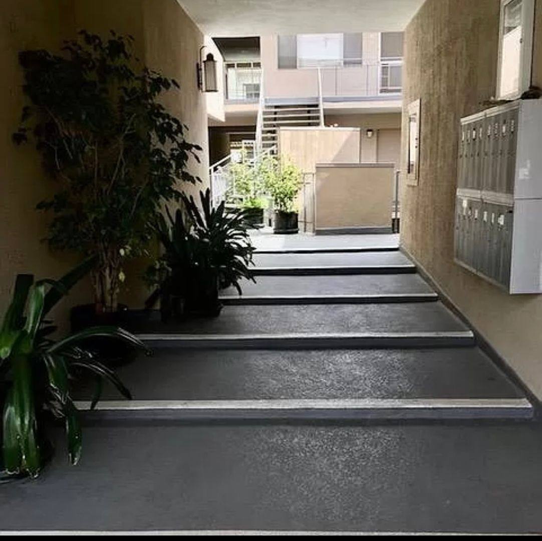 Apartment for rent at 11830 Darlington Ave, Los Angeles, CA 90049