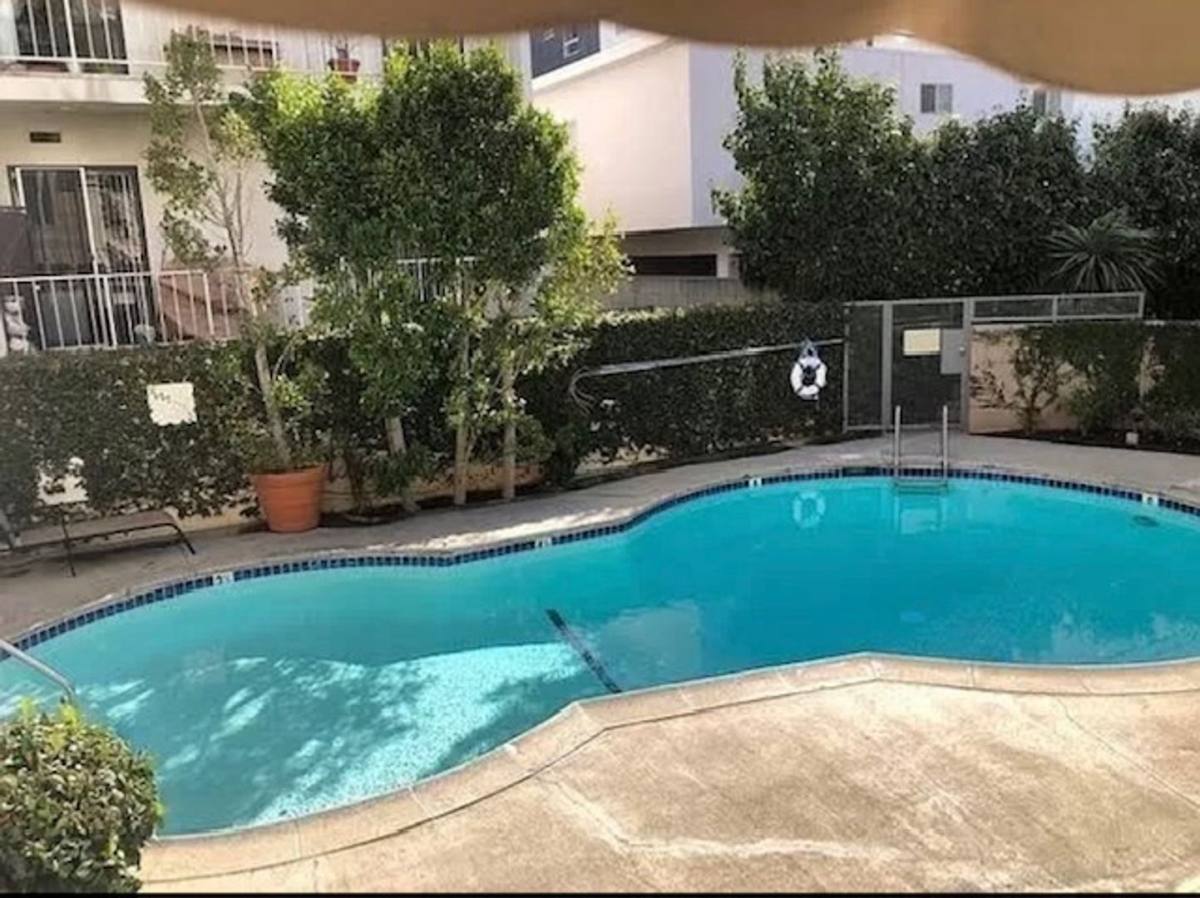 Apartment for rent at 11830 Darlington Ave, Los Angeles, CA 90049