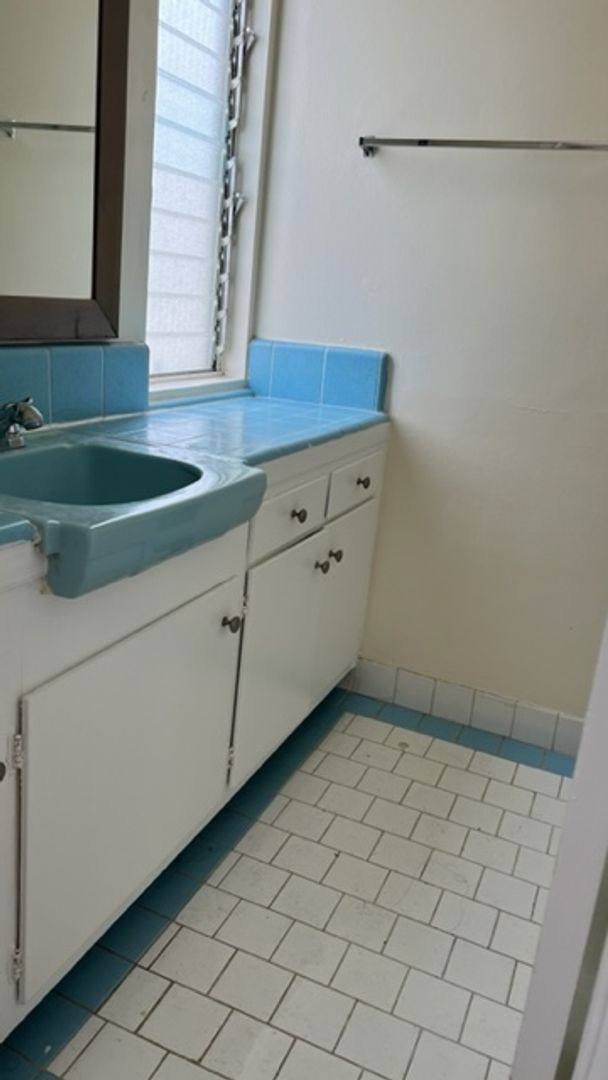 Apartment for rent at 11830 Darlington Ave, Los Angeles, CA 90049
