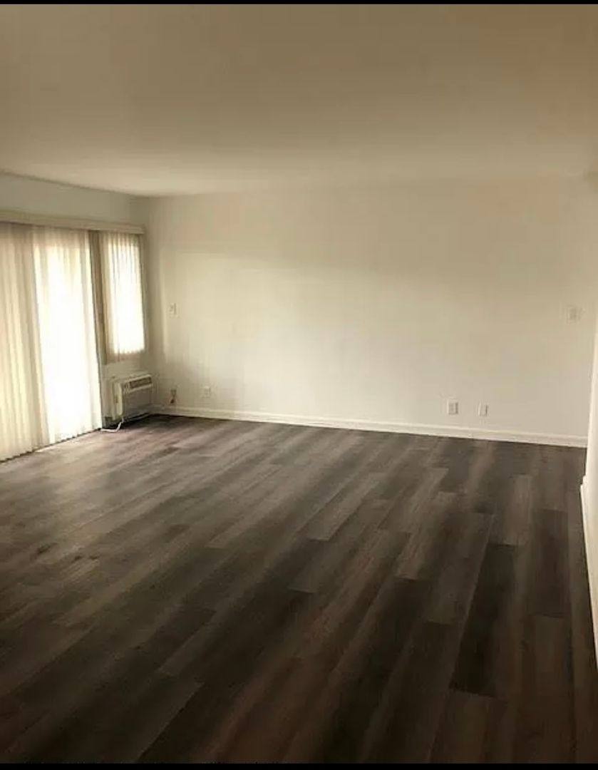 Apartment for rent at 11830 Darlington Ave, Los Angeles, CA 90049