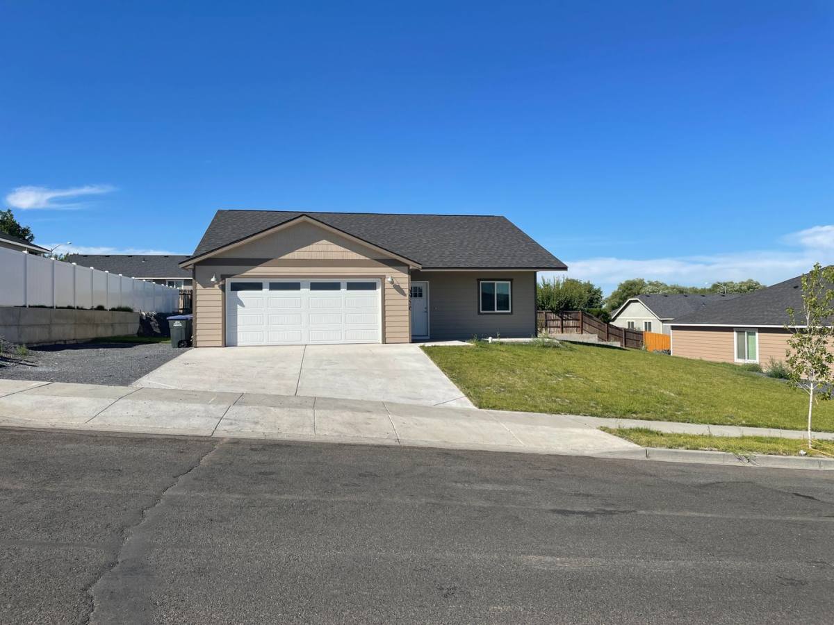 House for rent at 1330 W Bonneville St, Moses Lake, WA 98837
