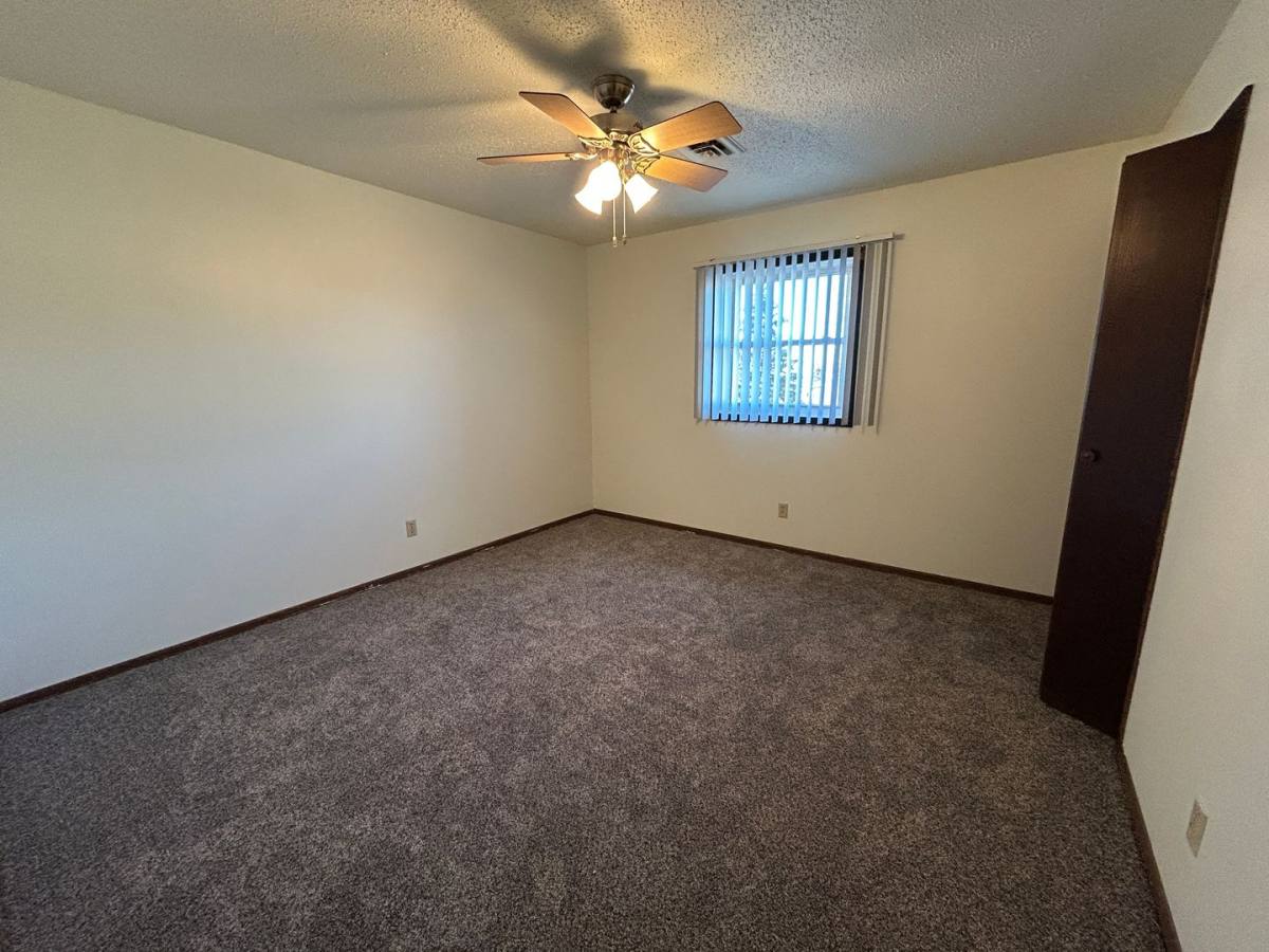 Townhouse for rent at 359 9th Ave E, Dickinson, ND 58601