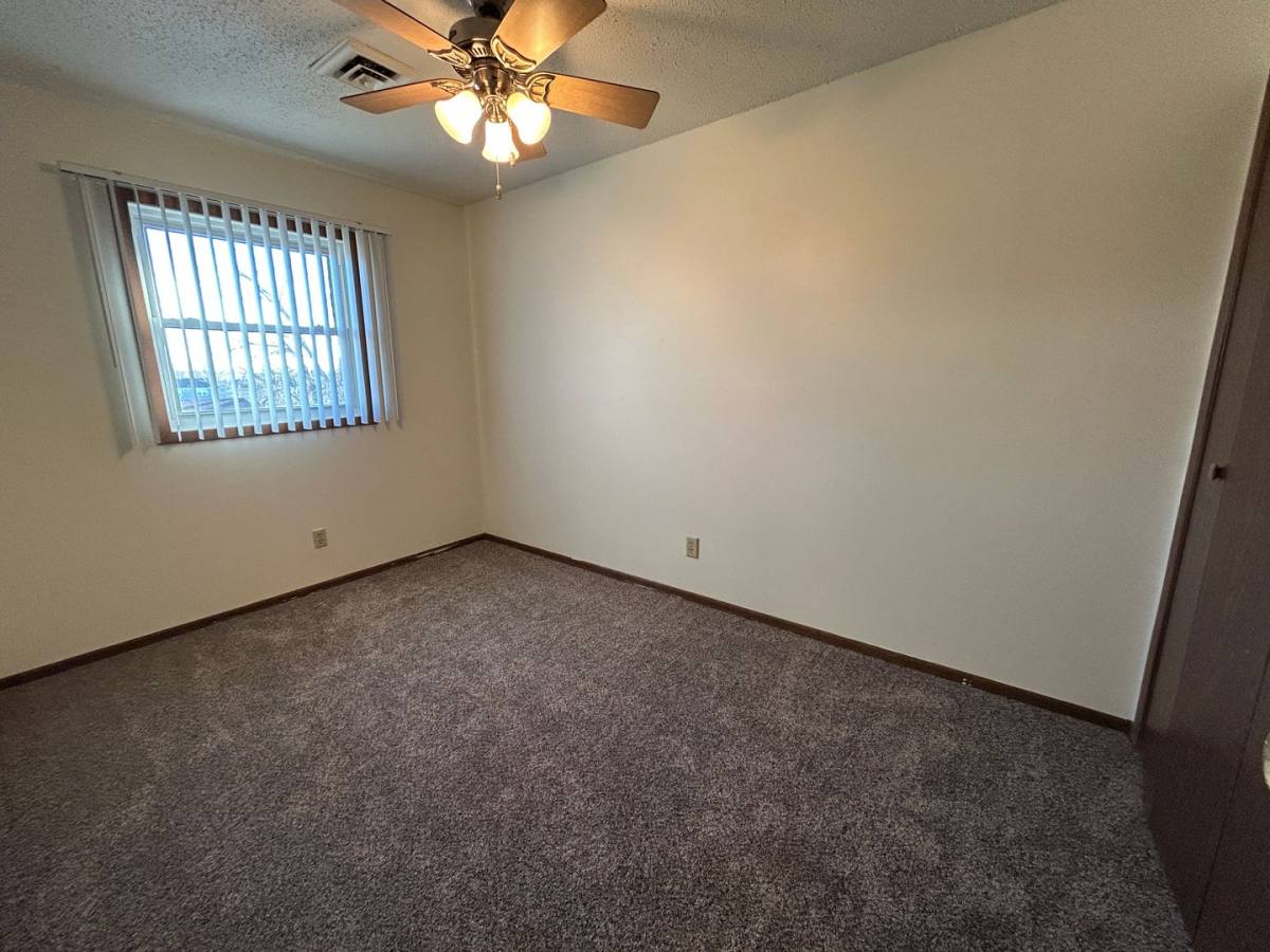 Townhouse for rent at 359 9th Ave E, Dickinson, ND 58601