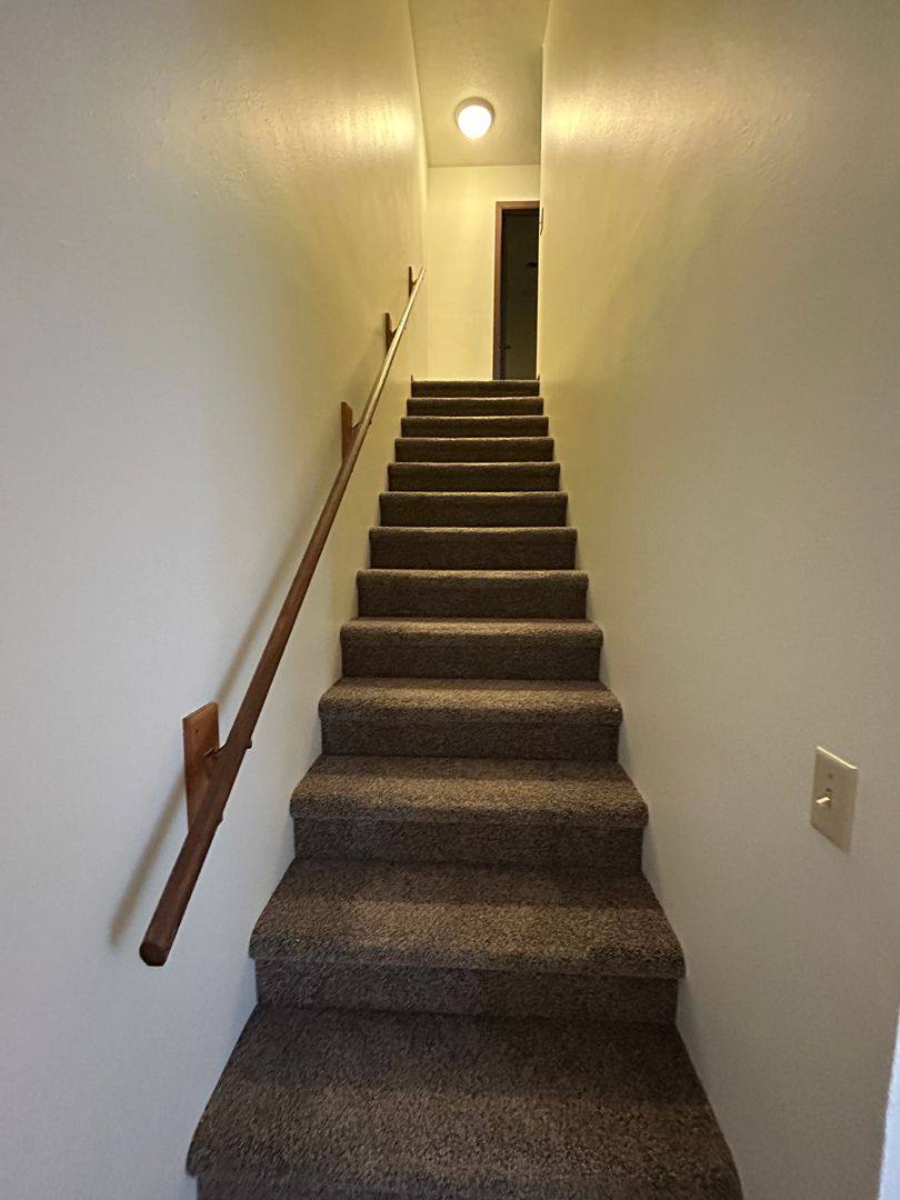 Townhouse for rent at 359 9th Ave E, Dickinson, ND 58601