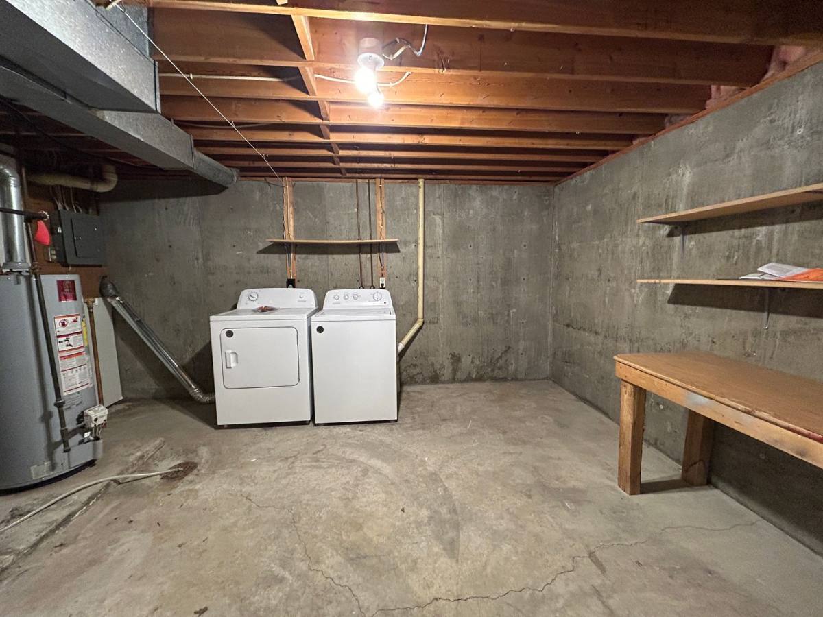 Townhouse for rent at 359 9th Ave E, Dickinson, ND 58601