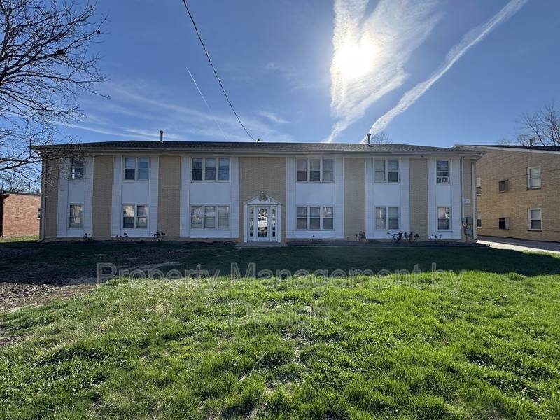 Apartment for rent at 1039 5th St #7, West Des Moines, IA 50265