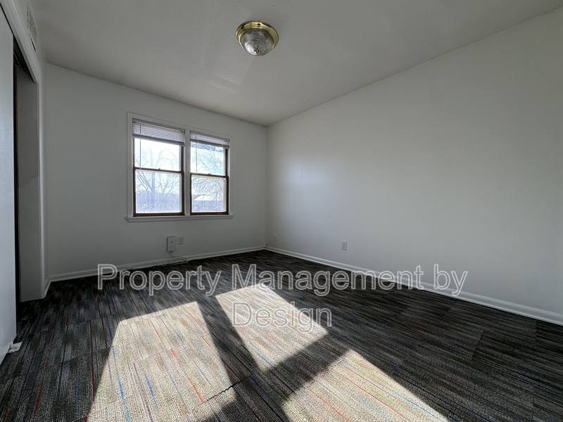 Apartment for rent at 1039 5th St #7, West Des Moines, IA 50265