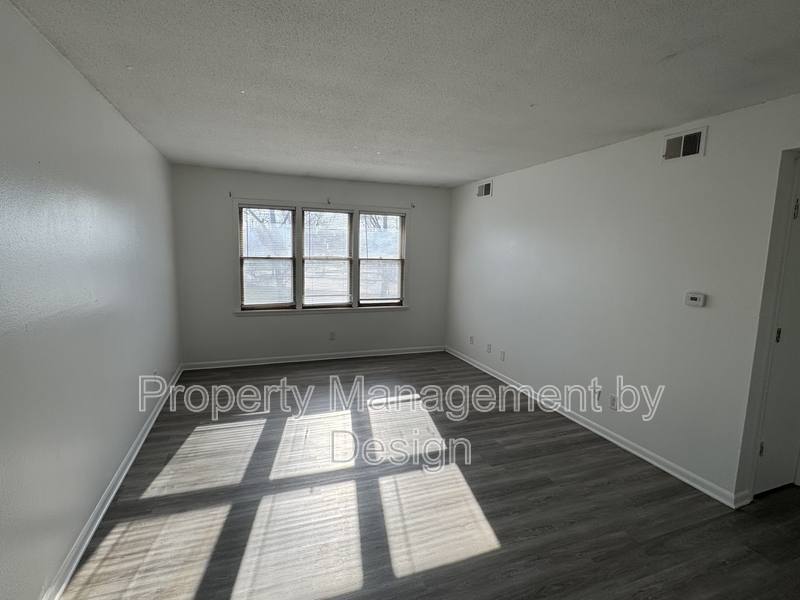 Apartment for rent at 1039 5th St #7, West Des Moines, IA 50265