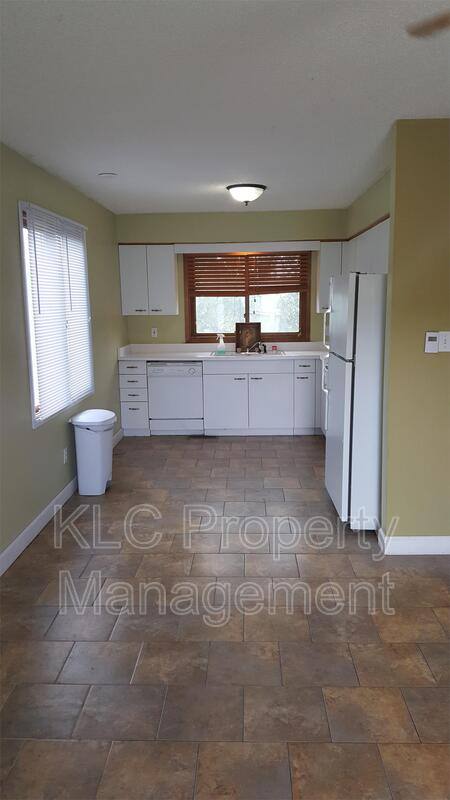 House for rent at 3607 E 42nd St, Des Moines, IA 50317