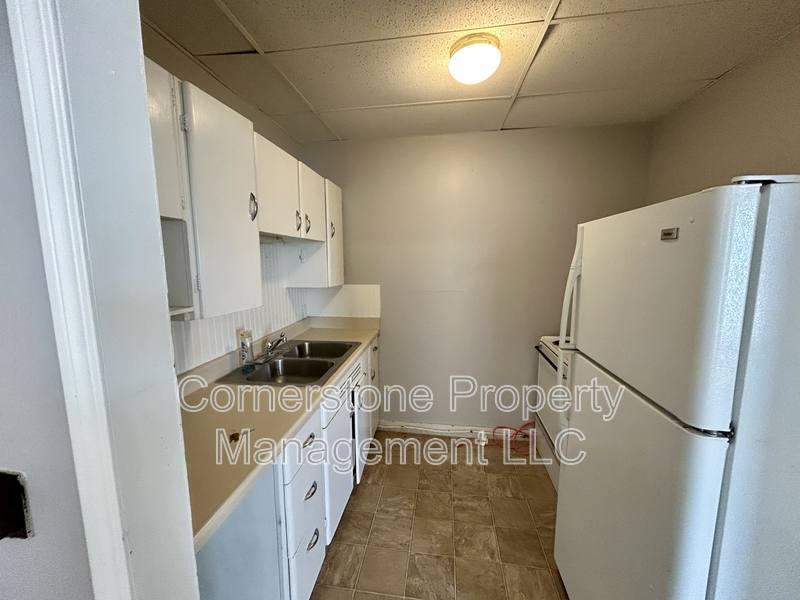 Apartment for rent at 617 E 4th St #1, Tonganoxie, KS 66086