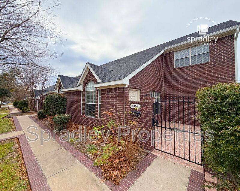Townhouse for rent at 2024 S 55th St, Temple, TX 76504