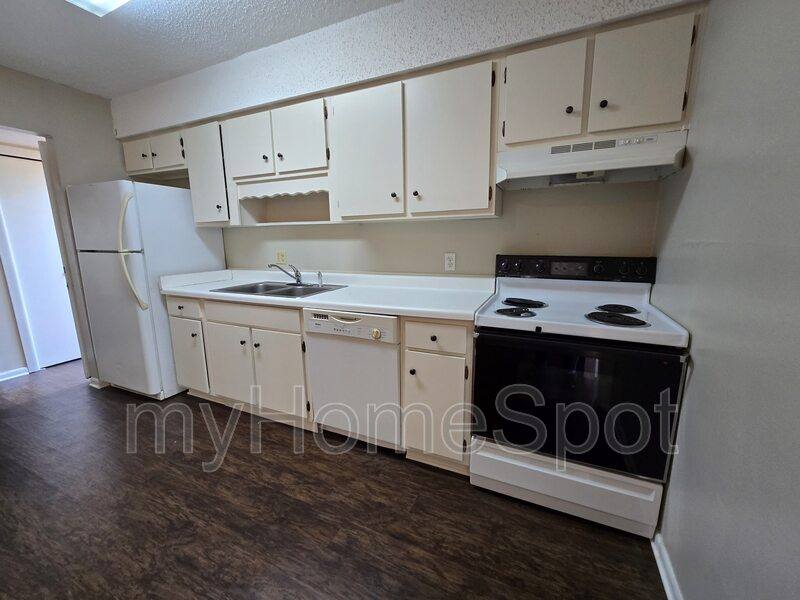Townhouse for rent at 4828 Huron Dr, Pensacola, FL 32507