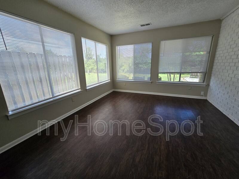 Townhouse for rent at 4828 Huron Dr, Pensacola, FL 32507