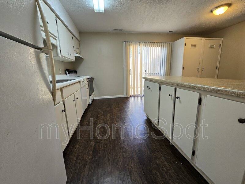 Townhouse for rent at 4828 Huron Dr, Pensacola, FL 32507