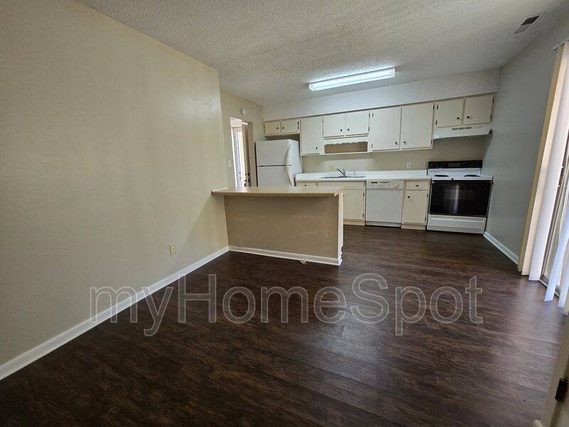 Townhouse for rent at 4828 Huron Dr, Pensacola, FL 32507