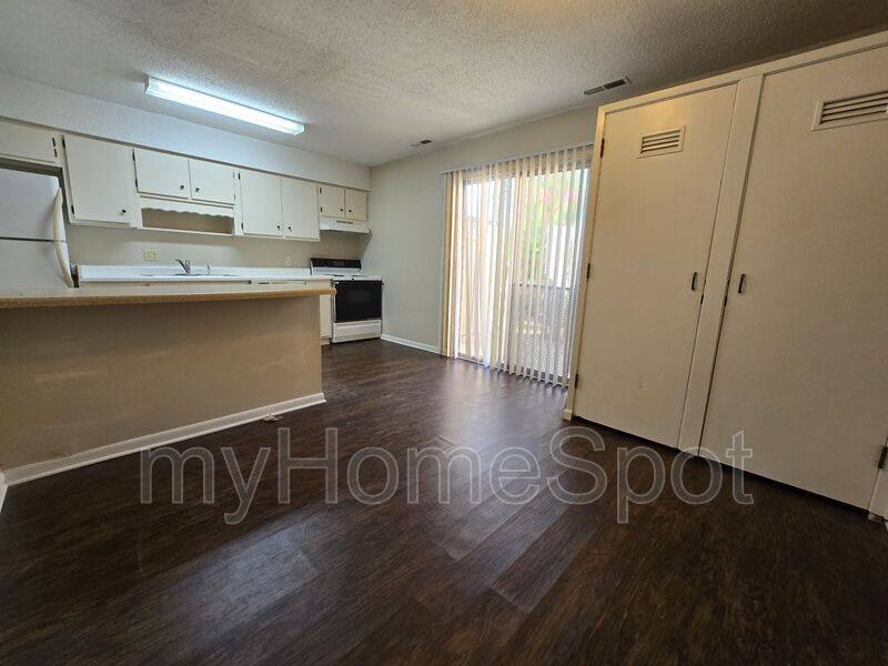 Townhouse for rent at 4828 Huron Dr, Pensacola, FL 32507