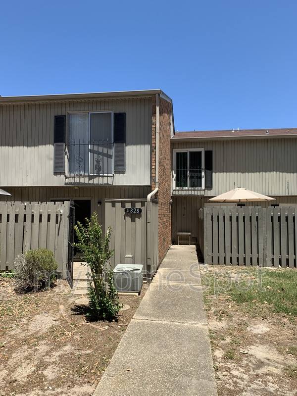 Townhouse for rent at 4828 Huron Dr, Pensacola, FL 32507