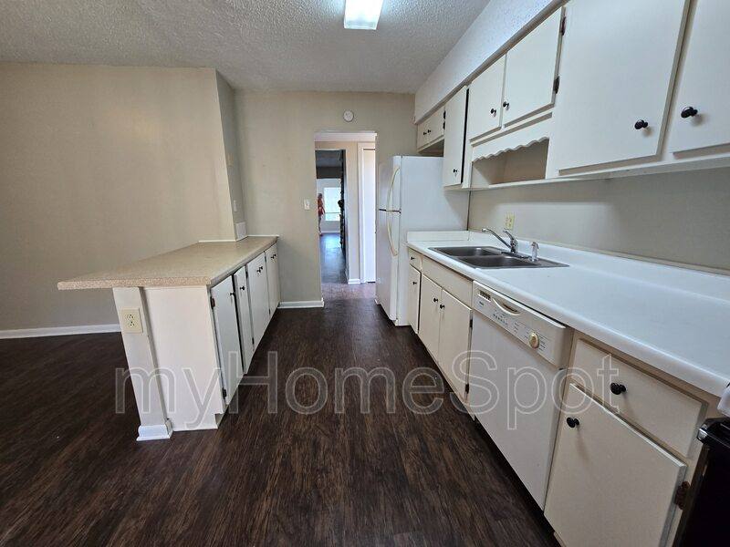 Townhouse for rent at 4828 Huron Dr, Pensacola, FL 32507