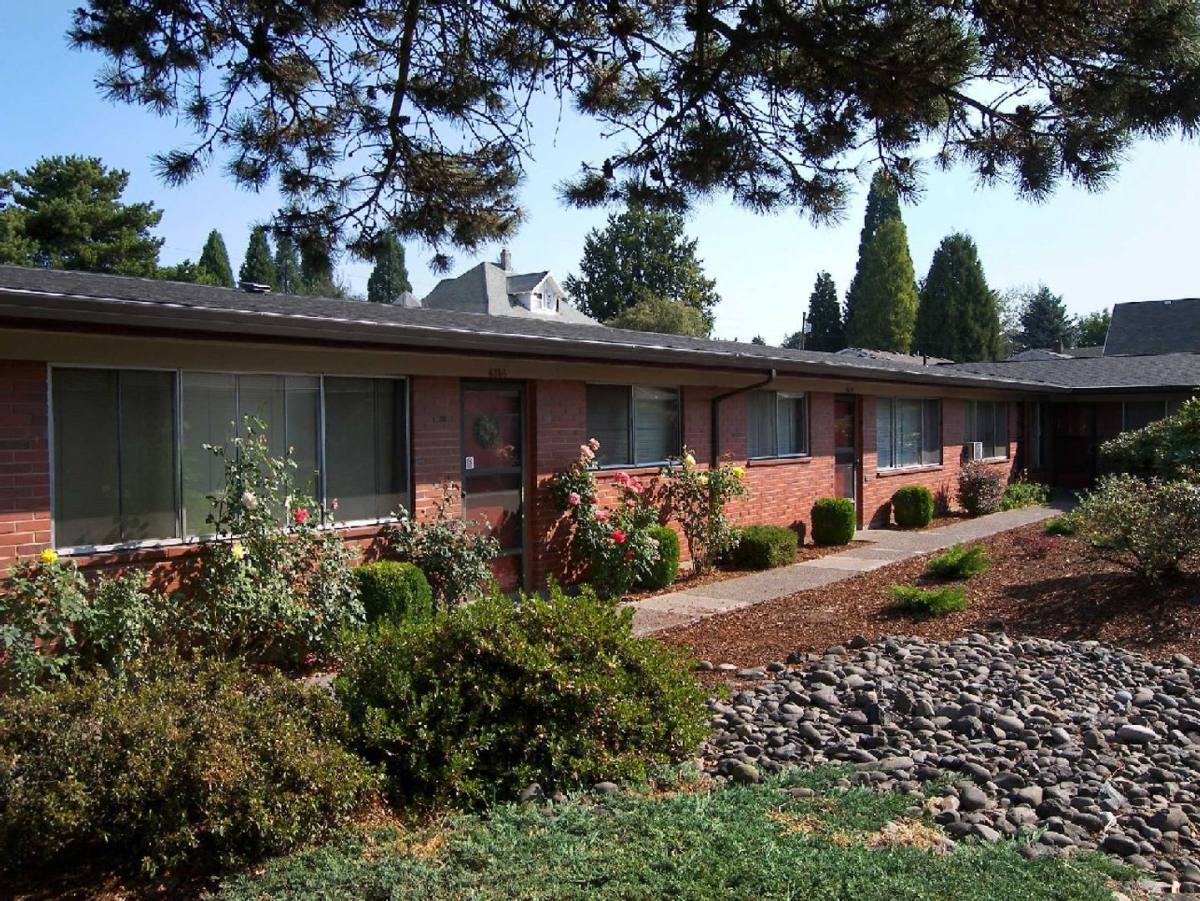 Apartment for rent at 6720-6922 SE Division, Portland, OR 97206