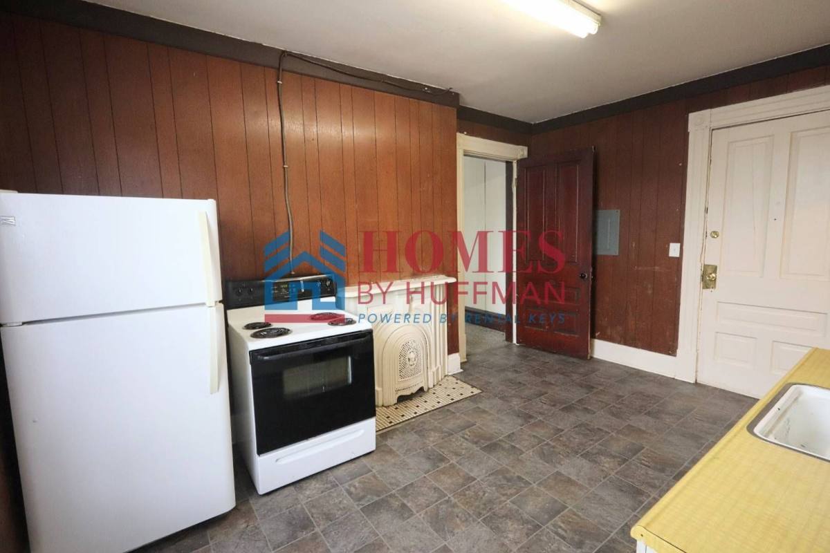 Apartment for rent at 914 N First Ave, Evansville, IN 47710