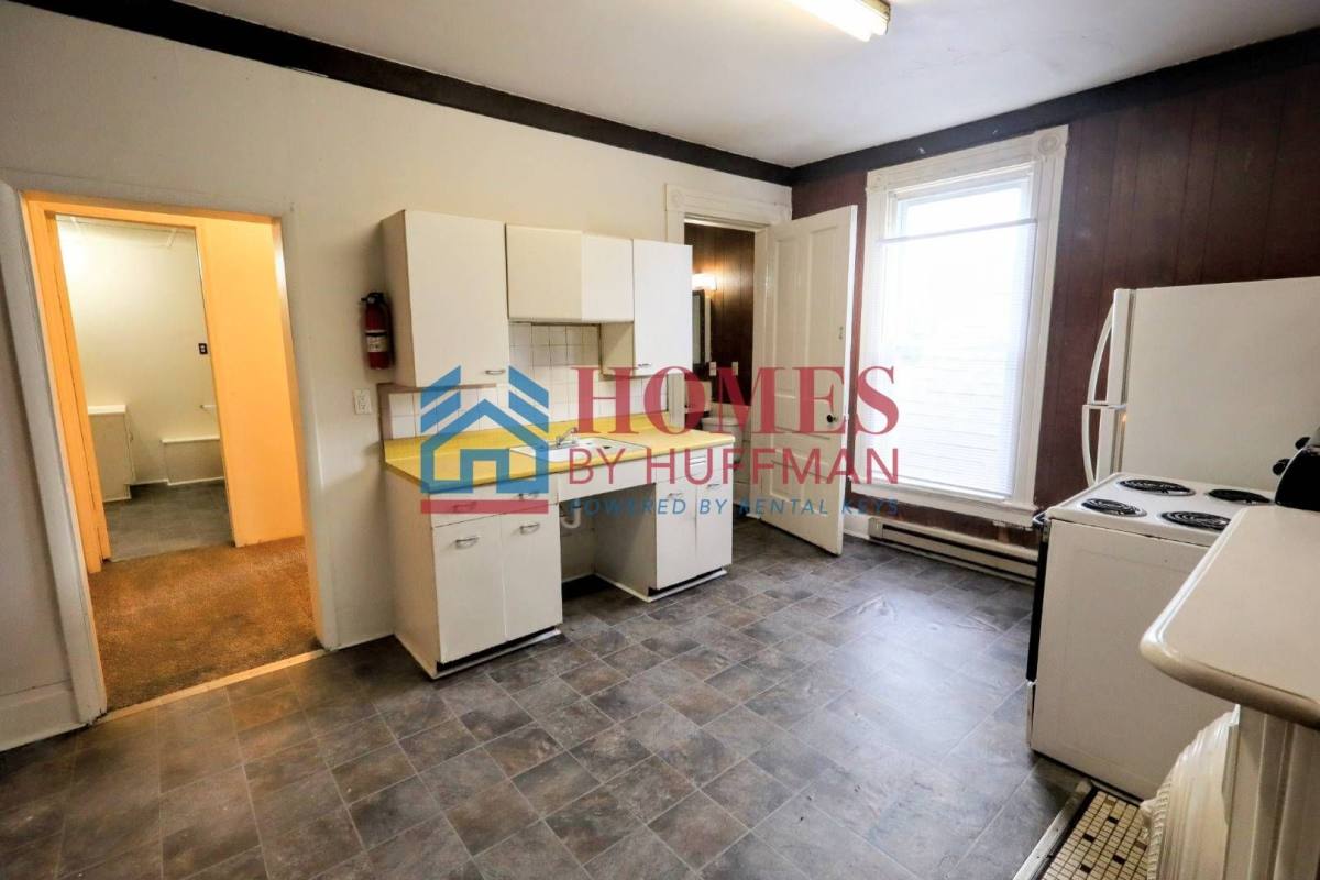 Apartment for rent at 914 N First Ave, Evansville, IN 47710