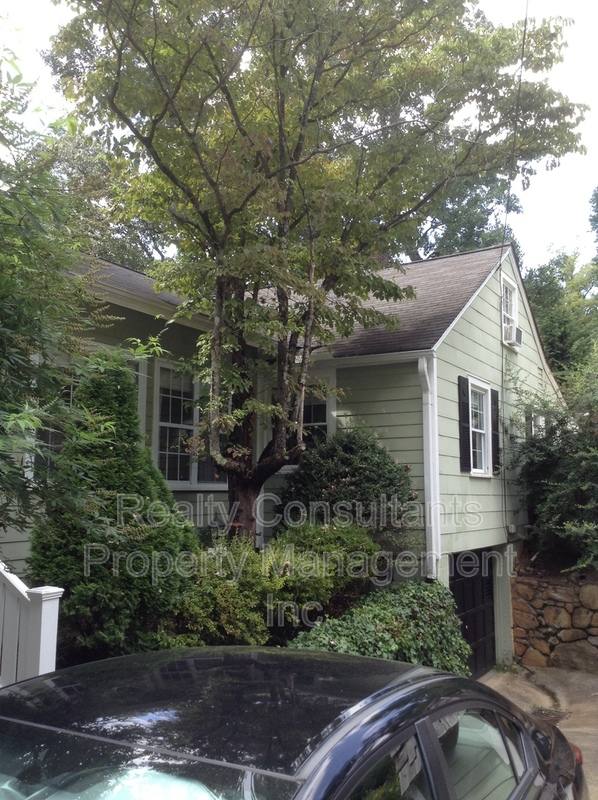 House for rent at 2461 Lyndhurst Ave, Winston Salem, NC 27103