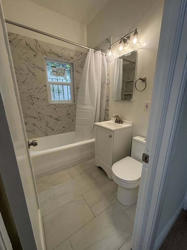 Apartment for rent at 21 Westminster Ave #101, Venice, CA 90291