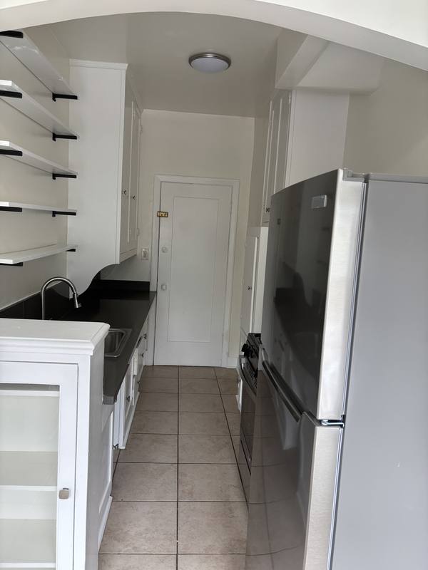 Apartment for rent at 21 Westminster Ave #101, Venice, CA 90291