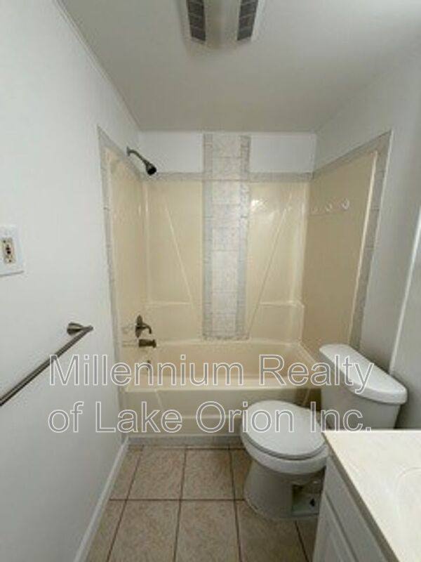 House for rent at 85 E Beverly Ave, Pontiac, MI 48340