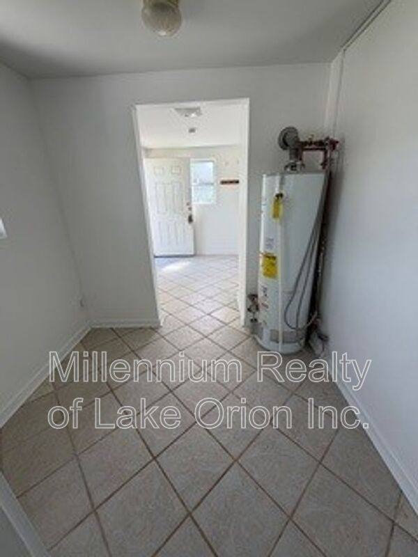 House for rent at 85 E Beverly Ave, Pontiac, MI 48340