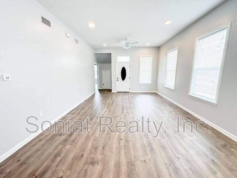 House for rent at 9000 Edinburgh St, New Orleans, LA 70118