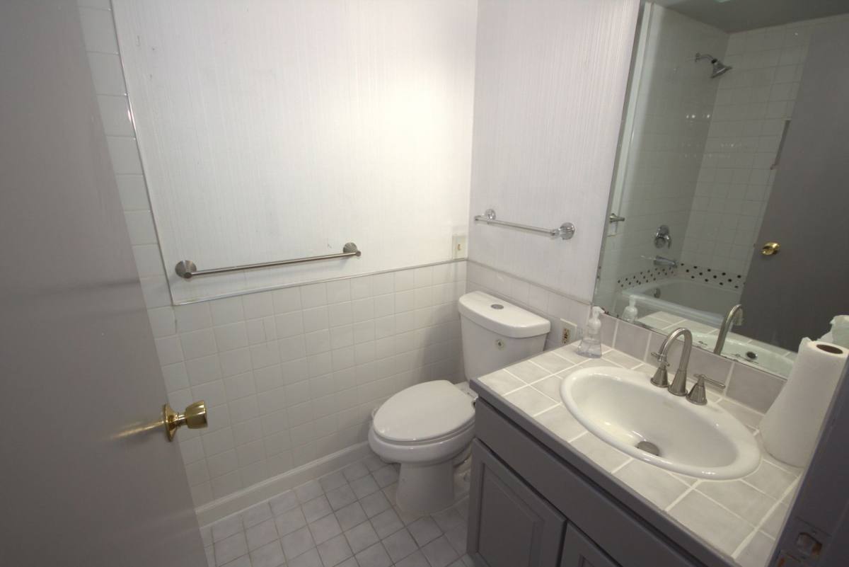 House for rent at 17932 51st Ave S, Seattle, WA 98188