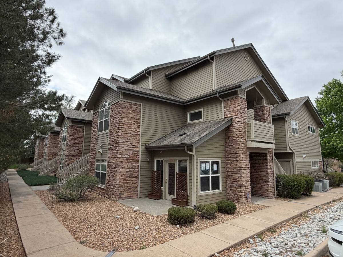Condo for rent at 3258 S Zeno Court, Aurora, CO 80013
