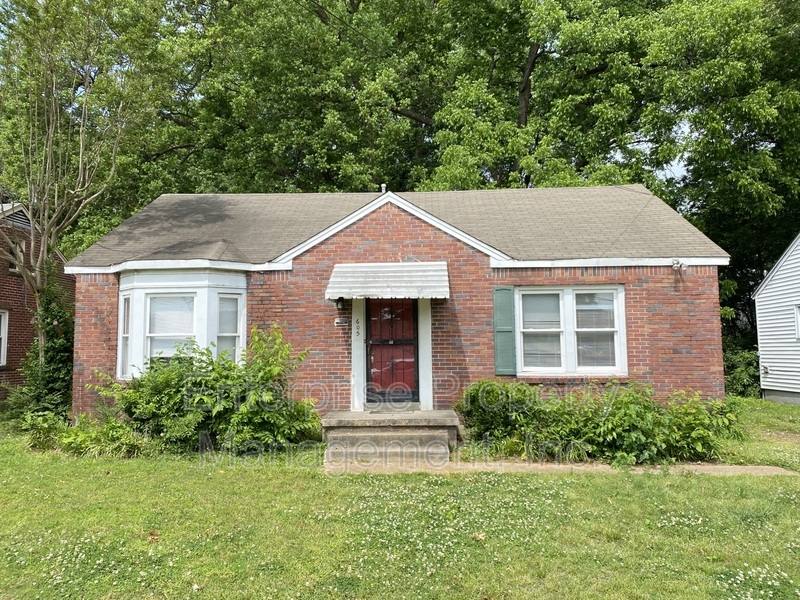 House for rent at 605 Houston St, Memphis, TN 38111