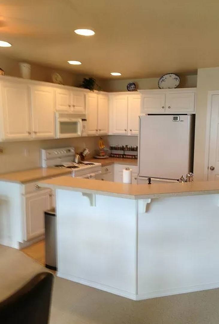 Apartment for rent at 292-298 Crystal Springs Lane N, Salem, OR 97303