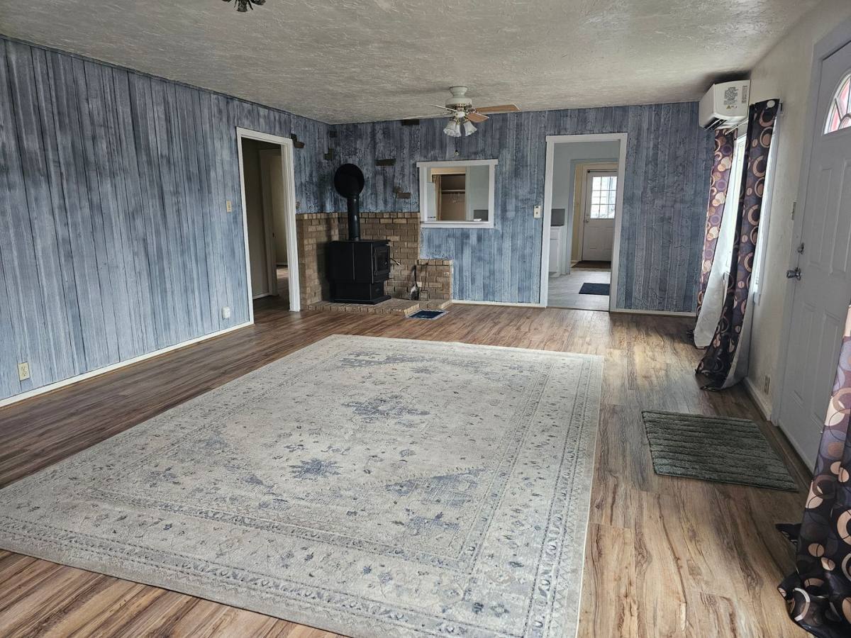 House for rent at 1420 Gleason Ave, Sutherlin, OR 97479
