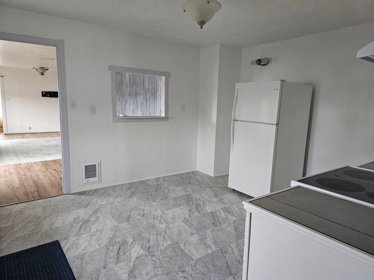 House for rent at 1420 Gleason Ave, Sutherlin, OR 97479