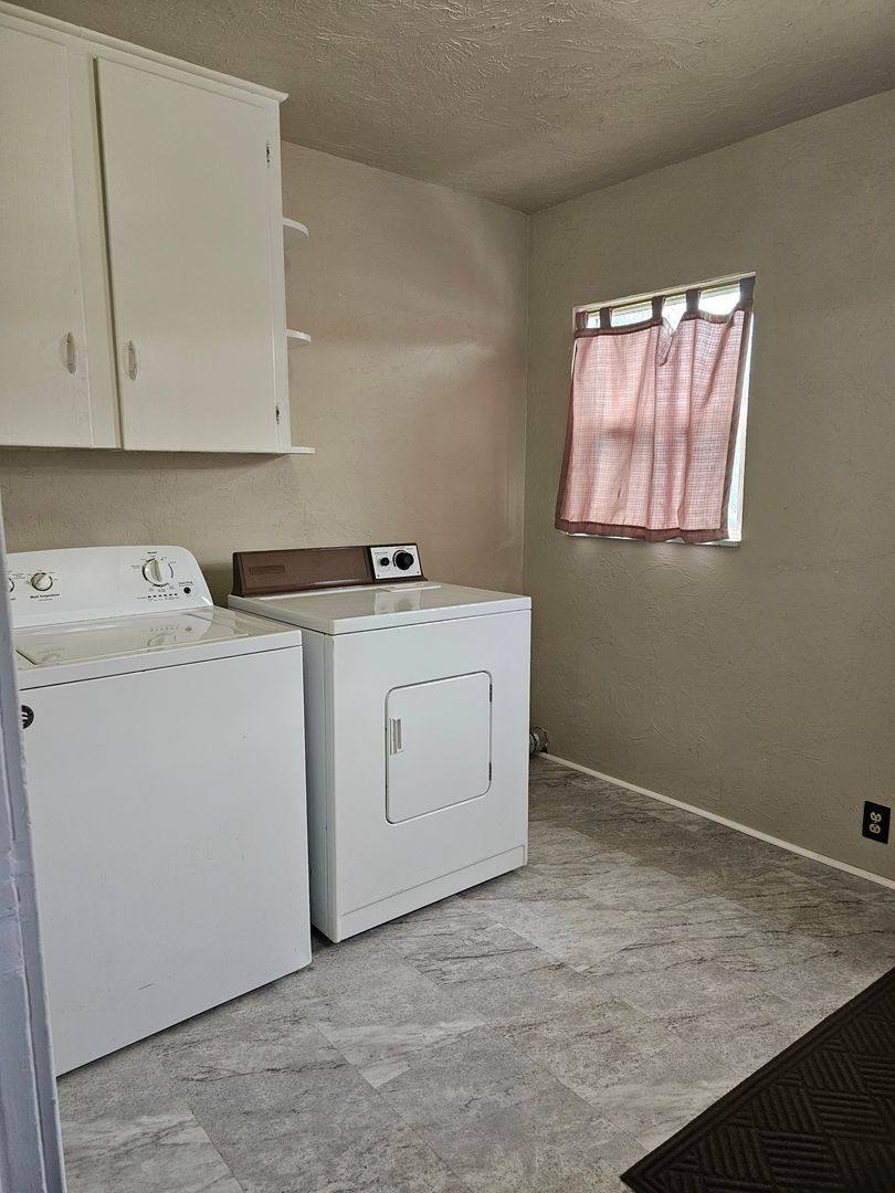 House for rent at 1420 Gleason Ave, Sutherlin, OR 97479