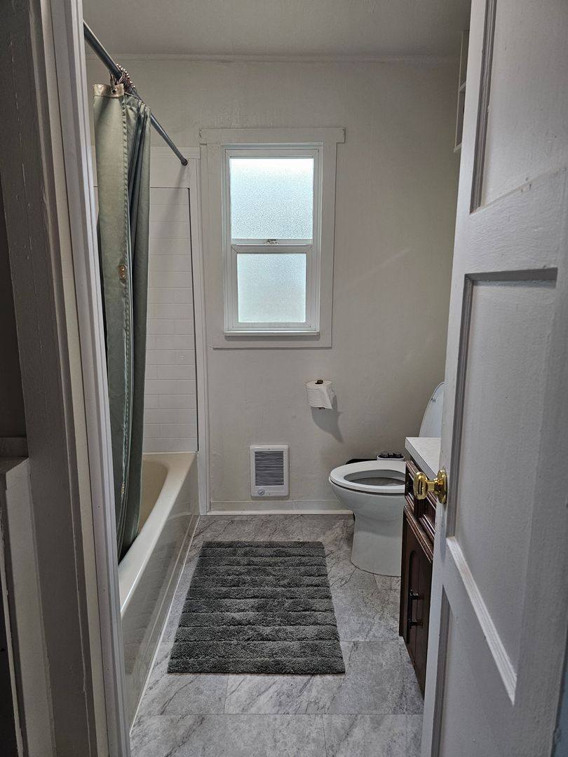 House for rent at 1420 Gleason Ave, Sutherlin, OR 97479