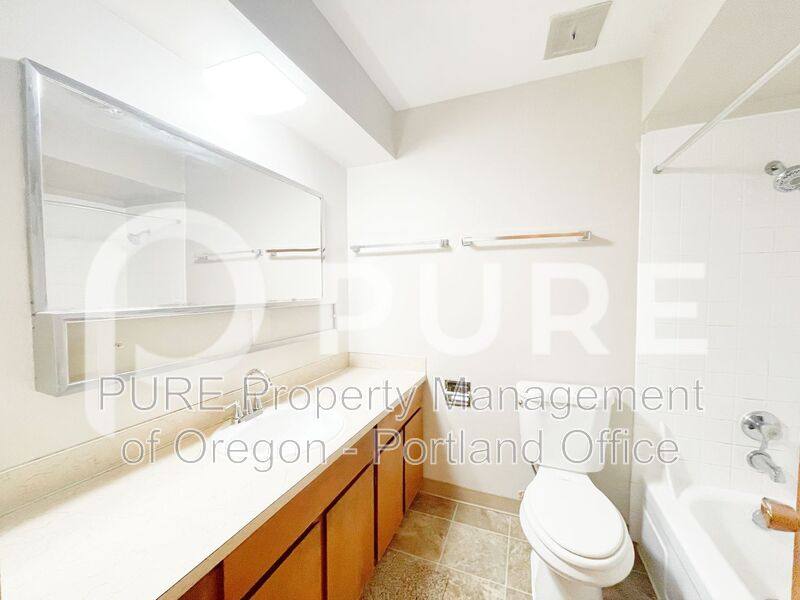 Apartment for rent at 1123 SE 27th Ave, Portland, OR 97214