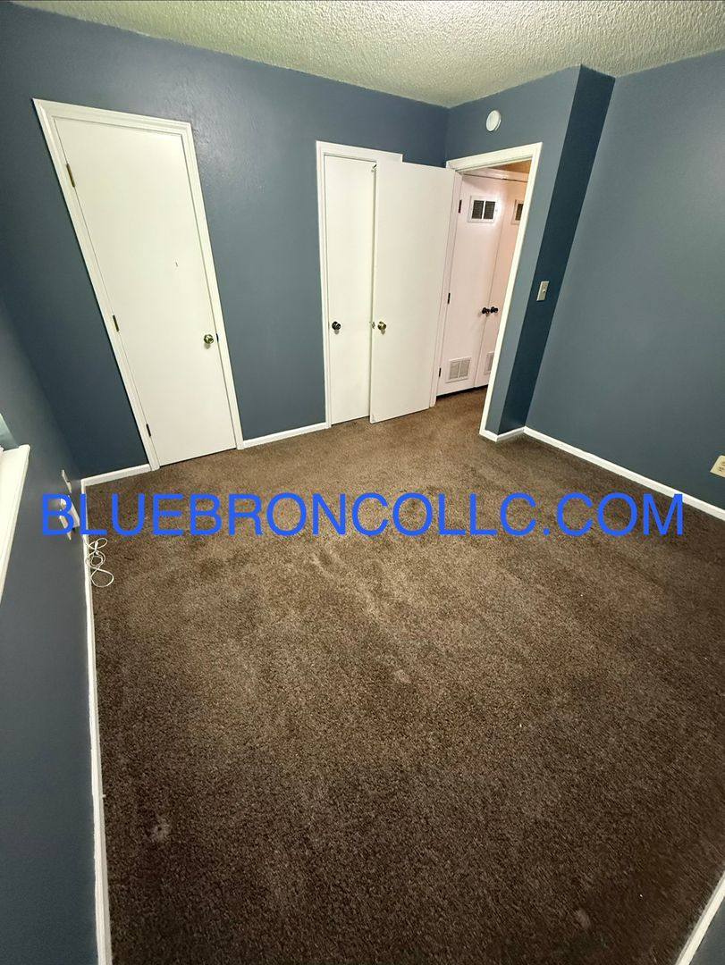 Apartment for rent at 206 Sky Vue Dr, Raymore, MO 64083