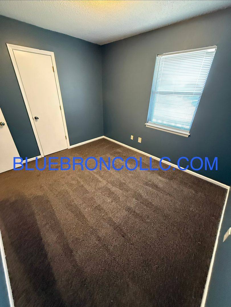 Apartment for rent at 206 Sky Vue Dr, Raymore, MO 64083