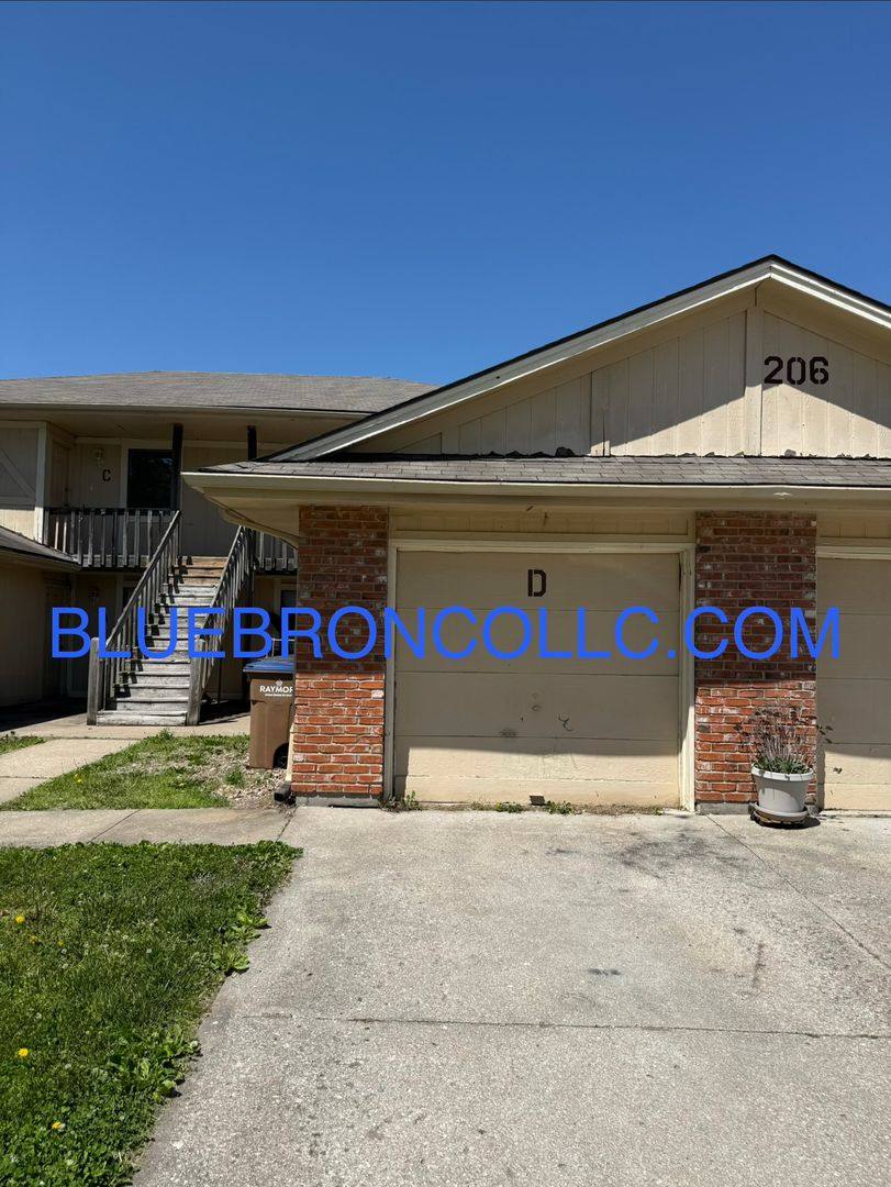 Apartment for rent at 206 Sky Vue Dr, Raymore, MO 64083