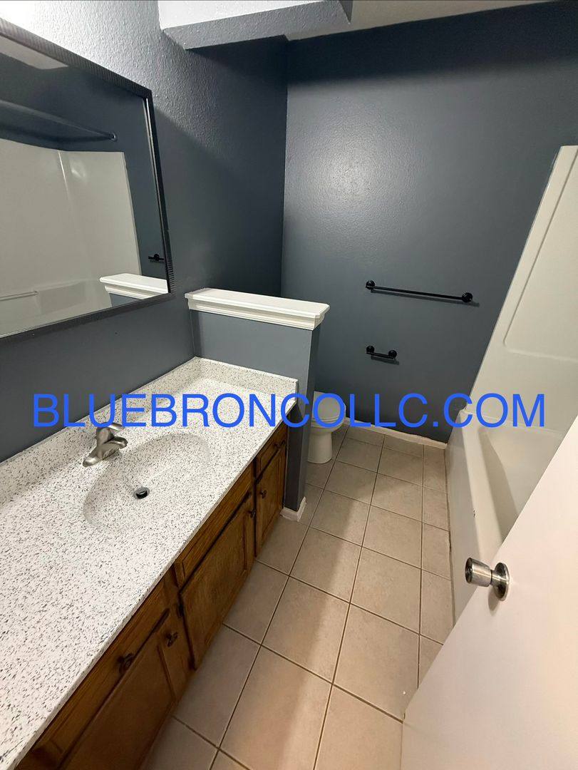 Apartment for rent at 206 Sky Vue Dr, Raymore, MO 64083