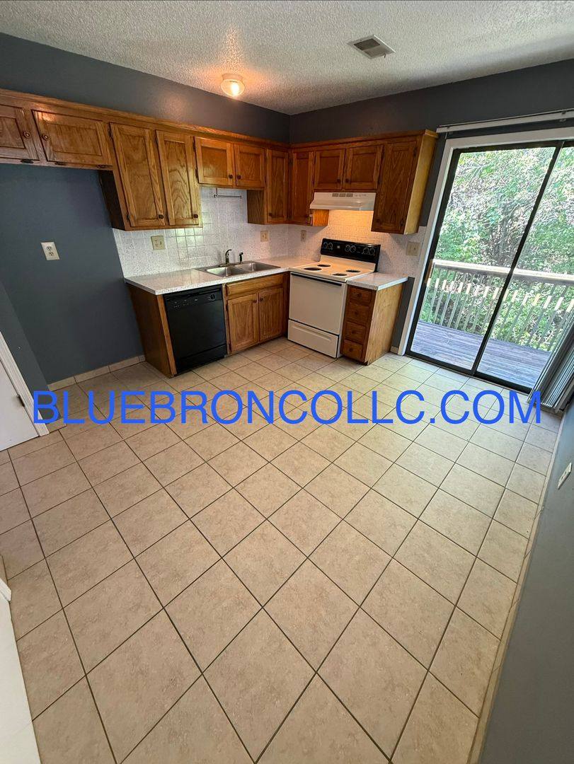 Apartment for rent at 206 Sky Vue Dr, Raymore, MO 64083